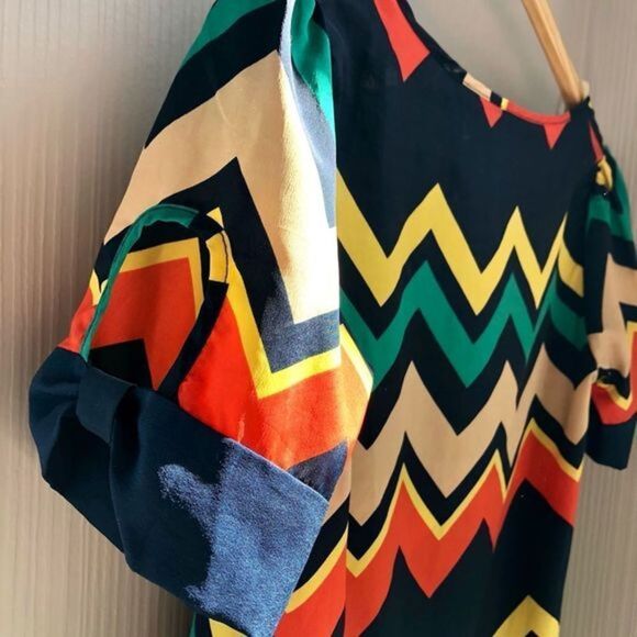 Francessca’s silky colorful navy chevron blouse size‎ S - Picture 3 of 5